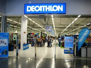 Decathlon bán lẻ cửa hàng biển hiệu