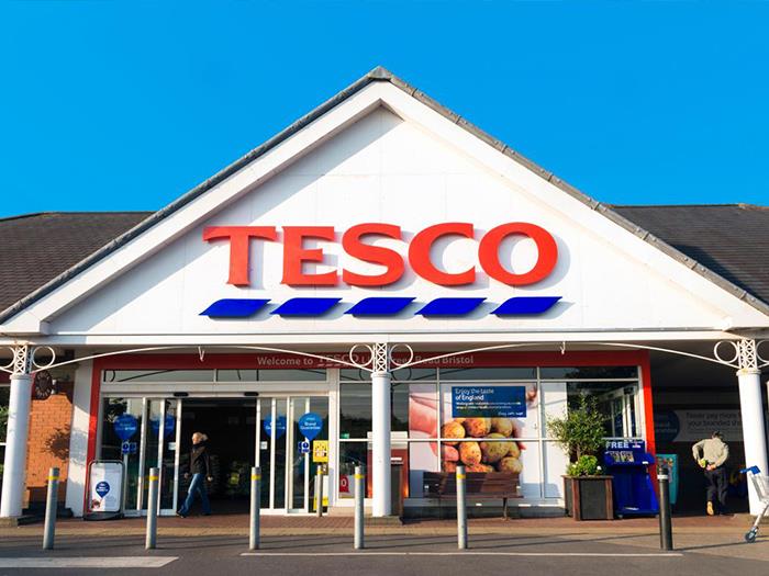 Bảng hiệu bán lẻ siêu thị Tesco